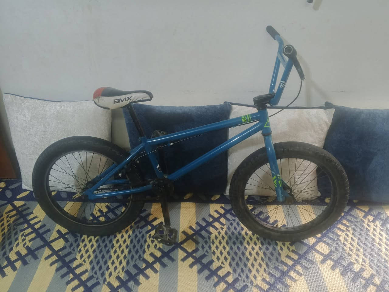 بايسكل  BMX  اصلي للبيع
حجم 22 قطعة نضيفه 
السعر 125
مكاني بغداد الحريه 
الرقم ***********
