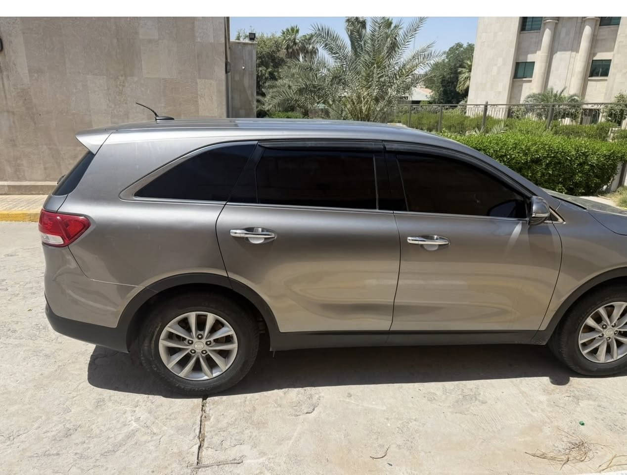 مساء الخير سورنتو 18امريكي 4سلندر 5راكب حادثه نص قطعه بس وبلعراق  بيهه بارد بخشم الجاملغ  شادلها منضومة غاز يعني انسى شي اسمه ادوانز او صرف تروح نجف كربله وترجع لبغداد بس ب١٠ الف اديرلها غاز السياره استعمال شخصي ٥ايا بلبيت طابكه و٥بلدوام طابكه السياره ماشييه ١١١ميل مكينه كير تبريد خير من الله العام بدلت افريز تبريد جديد تخم تاير موصفاتهه عاديه ماكلك فول وبصمه وفتحه لاعاديه رقمها ديالى رقم انكليزي شرط التحويل ثاني يوم سياره حيل نضيفه بمعنه الكلمه غرفته تخبل بس اللدوشه مشتغله ب٣٠٠ دولار حته البيبان مطعمهه جلد 
نجي للسعر  سعرها ١٧٥$
واليكلي اكو ارخص صح حته ١٥٠ تلكه بس حجيلي شنو النظافه البيهه اني سيارتي مابيهه ولاقطره صبغ عدا النص قطعه الي هيه نص الجنطه من الرقم وجوه 
للاستفسار يرجى التواصل على الرقم 
***********
