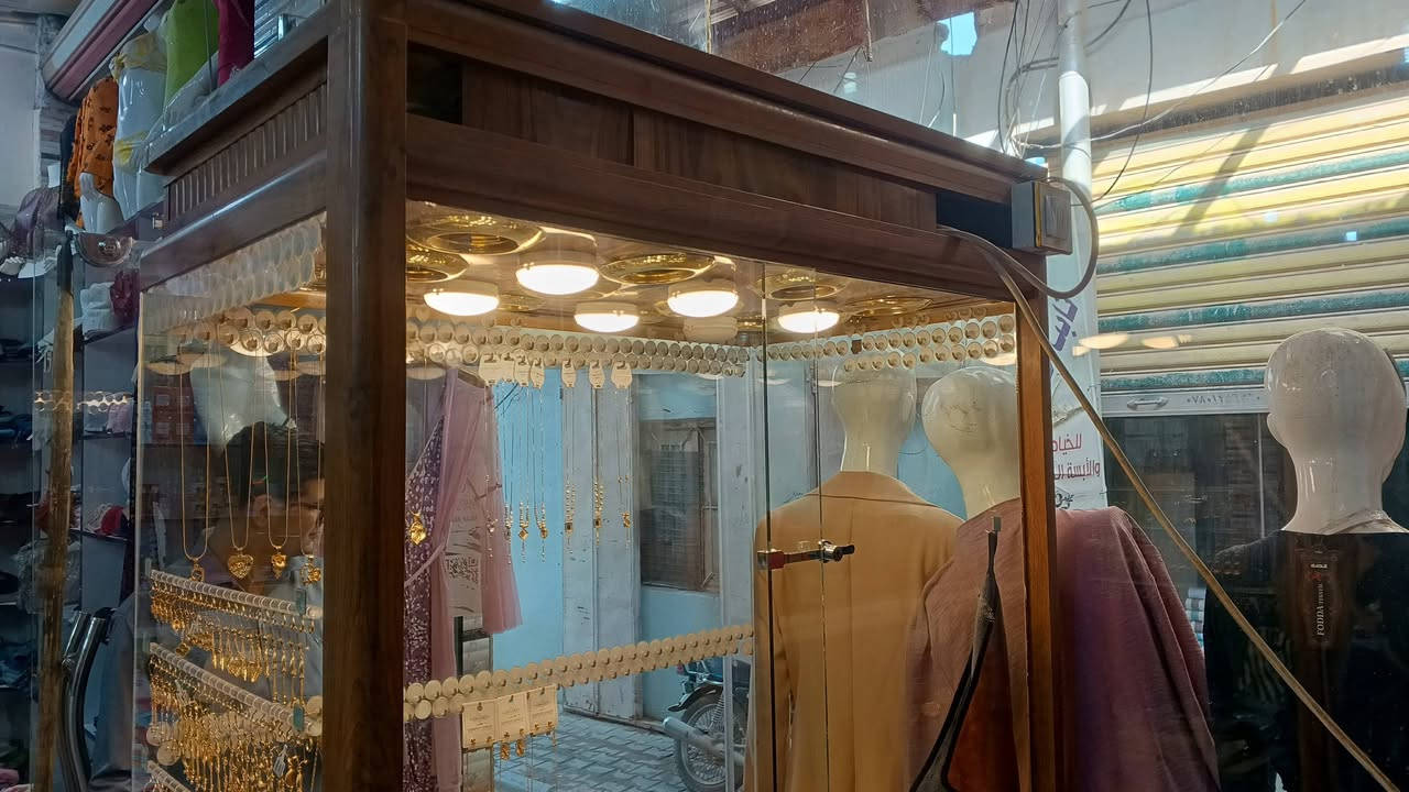 عارضة ذهب للبيع شغل درجة اولى حجم كبير
كهربائيات كامله
السعر 125 وبيها مجال  
عنوانها سوق الكوفة الكبير
هاتف / ***********
