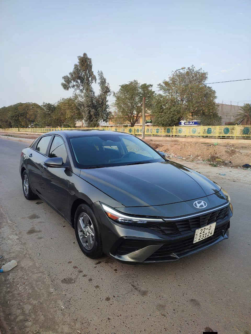 السلام عليكم
هونداي النترا للبيع موديل 24 رقم اربيل الجديد ترقيم جديد
دخول جديد البارحه اترقمت حادث السياره  صبغ باب وجاملغ خلفي وحافه البنيد فقط  بدون دواخل بدون ارباك 
المواصفات 
شاشه الكتروني 
لد نهاري + لايت زنون 
فول تحكم استيرن
ثلاث انظمه قياده
رادار امامي 
ويل كب توقف ذاتي عنده الاقتراب 
محرك 2000 دوش بانزين فقط
وباقي المواصفات المعروفه 
مكان السياره بغداد 
الهاتف ***********/***********
