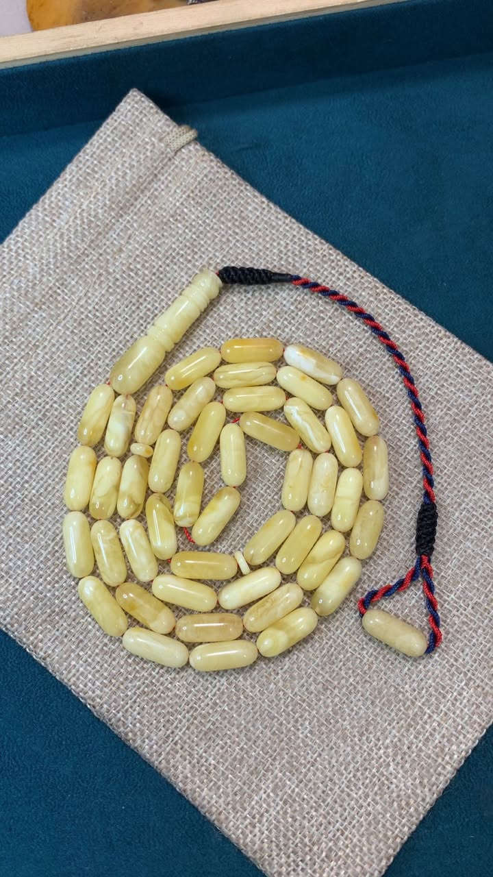 السلام عليكم 
مسبحة  من الكهرب الكلنگرادي الشجري كهرب حر طبيعي مكفول 100% گصة كبسولية  الوزن 23.60 غرام عدد الحبات 45 حبة قياس الحبة 7 / 17.5 ملم توصيل متوفر بغداد وكافة المحافظات السعر خاص رجاءاً 🤍


**إذا كنت صاحب هذا الإعلان وتريد حذفه لأي سبب، رجاءا أرسل رسالة إلى الدعم الفني**