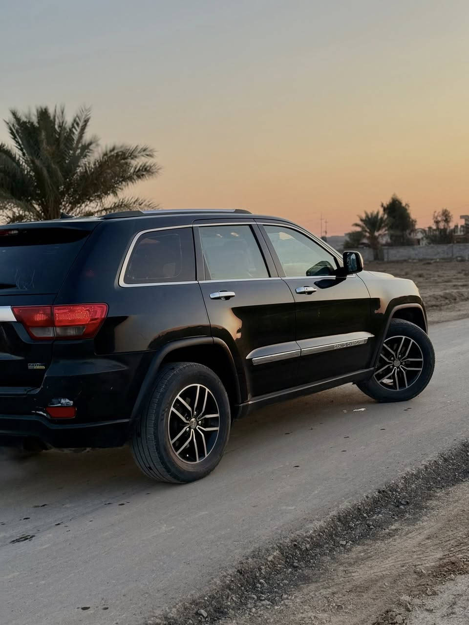 السلام عليكم   جيب
موديل 2011 رقم بغداد الدولي الجديد. سياره  جديده وضع شركه بدون حادث  (. كلين. ) لموصفات 
بصمه تشغيل 
بصمه ابواب        
شاشه بلاديه 
كامره دواره 
كشنات جلد 
كشنات كهرباء 
قطعتين تبريد 
مكينه ٦ سلندر 
تحكم ستيرن جهتين 
مانع تزحلق 
سياره جديده حيل. برغي ممفتوح بيهه  

 للستفسار. 
***********
***********
