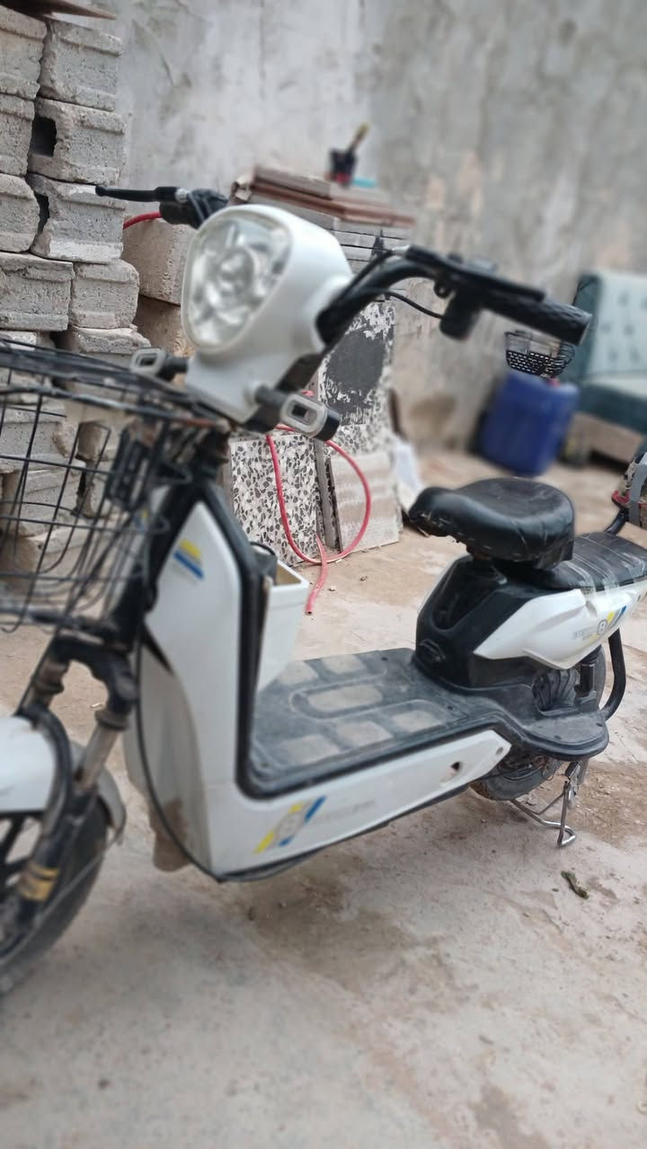 اسلام عليكم باسكل شحن للبيع كلشي شغال منعده البكلايت الوره مايشتغل السعر٢٥٠وبي مجال لو تراسلني خاص لودك على هاذه الرقم***********اوتراسلني واتساب موجود
