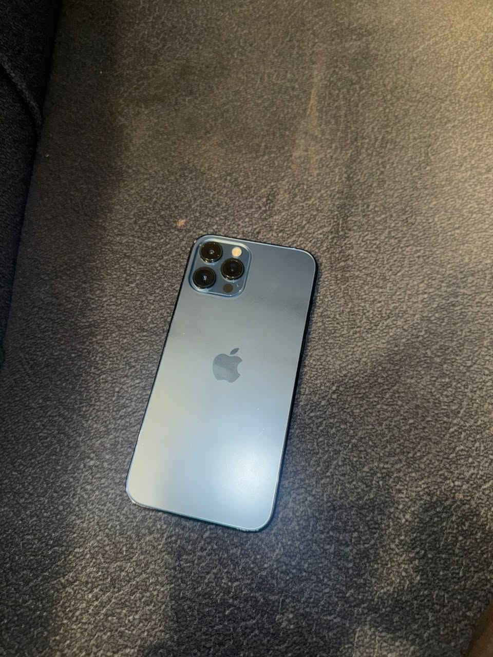 السلام عليكم شباب ايفون 12pro max ذاكره 265 البطارية 82حقيقة مبدل ضهر فقط السعر 425 مكان بغداد الجديدة للاتصال ***********
