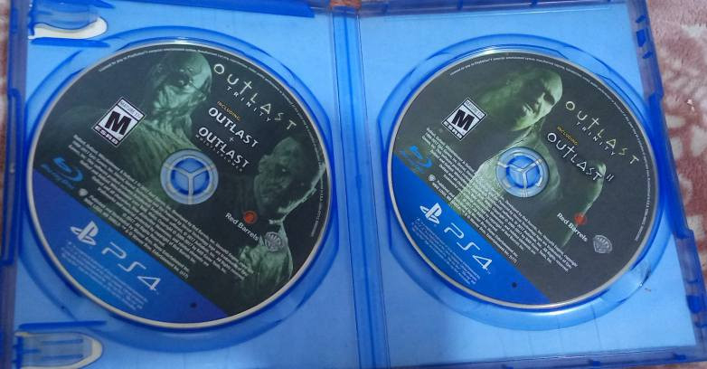 موجود لعبة out last النادرة الجزء الاول والثاني مستعمل بحالة ممتازة بسعر 65 الف دينار للتواصل***********
