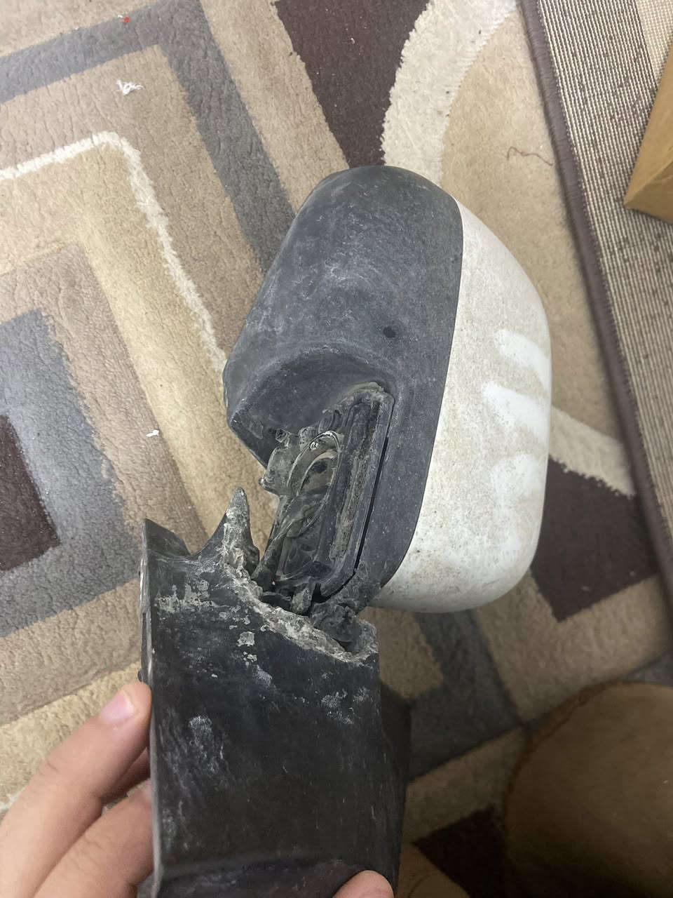 السلام عليكم 
عندي مرايات للبيع مال نيسان سني هندي 
التك الأيمن مكسور المثلث باقية بس الجامة والأيسر ما بي شي فول 

اثنينهم ب 75 قفل غير قابل للتفاوض 
مكاني بالسريدات وهذا رقمي ***********
