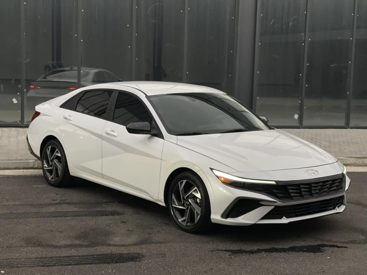 Hyundai Elantra sel sport 2025 
9000ML
***********
