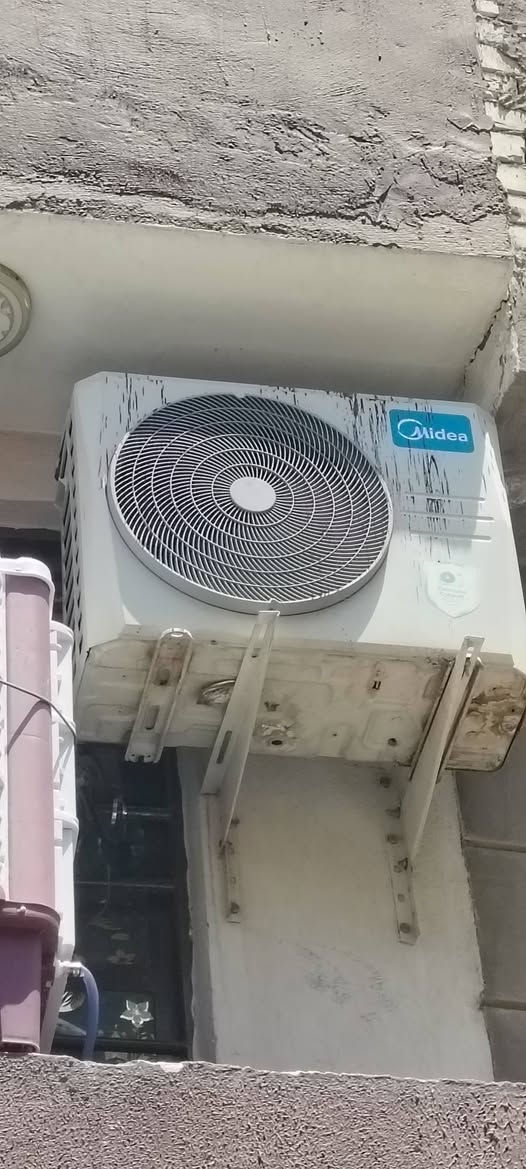سبلت للبيع ميديا 2طن شغال سعر ٢٥٠ شارع حيفا ***********
