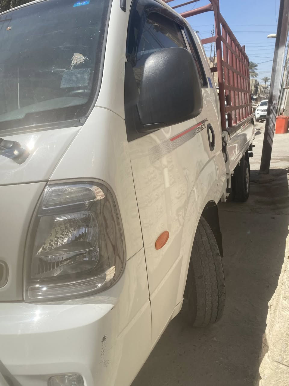 السلام عليكم كيا للبيع موديل 2021رقم بغداد نكليزي سياره ماشيه 68مسكر دبل ماء بلادي محرك بلادي كير عادي تبريد شغل كلهه  مكان بغداد مدينه الصدر رقم ***********
