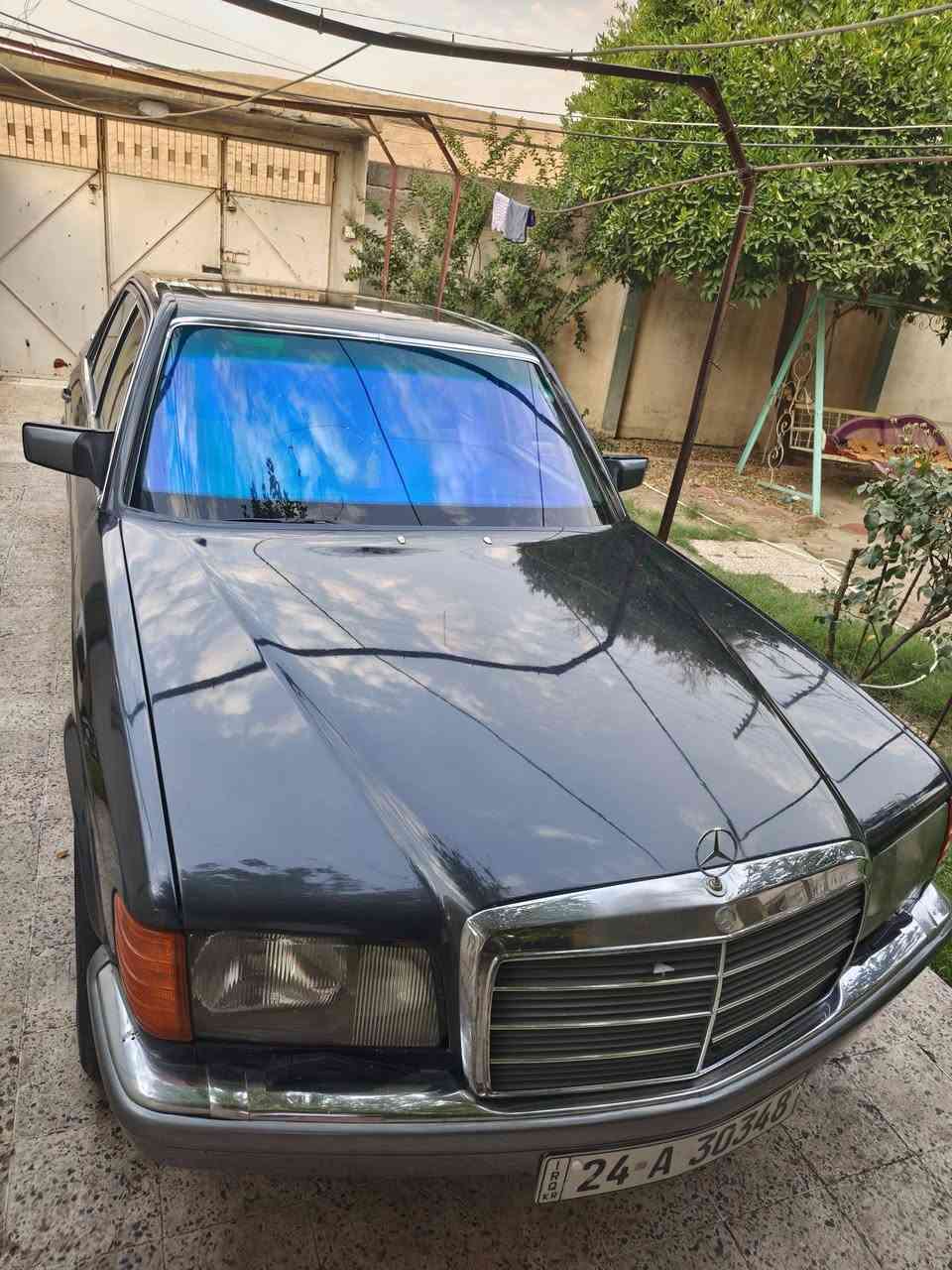 مرسدس رئاسي موديل 1990
رقمها دهوك وكاله عام ابسمي 
تبريد 
غرفه جلد عسلي 
مضخم صوت
تخم تاير جديد 
مصبوغه جماليه 
شاشه 
كير ومحرك شرط اصلي 
6 سلندر 
الماني مو امريكي 
السياره جديد وحلوه وبيها نضره
مكاني موصل وهذا رقمي *********** 
السعر90 وبي مجال بسيط للشراي 
والسياره احلا من الصور بعد
