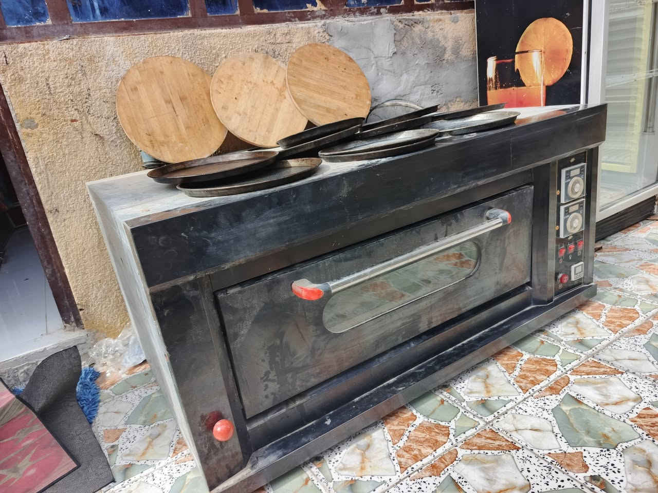 اغراض مطعم للبيع سعر مناسب
1-فرن بيتزا اصلي حجر . 
2- حمايه تمن ومرق 5 بلانكات. 
3- حمايه كنتاكي حجم كبير. 
4- شوايه دجاج 8 اشياش اصلي 0_8.
5- شوايه كص 8 عيون مزدوج اصلي 0_8.
6- عارضه مقبلات 12 بلانك اصلي نظيفه.


**إذا كنت صاحب هذا الإعلان وتريد حذفه لأي سبب، رجاءا أرسل رسالة إلى الدعم الفني**