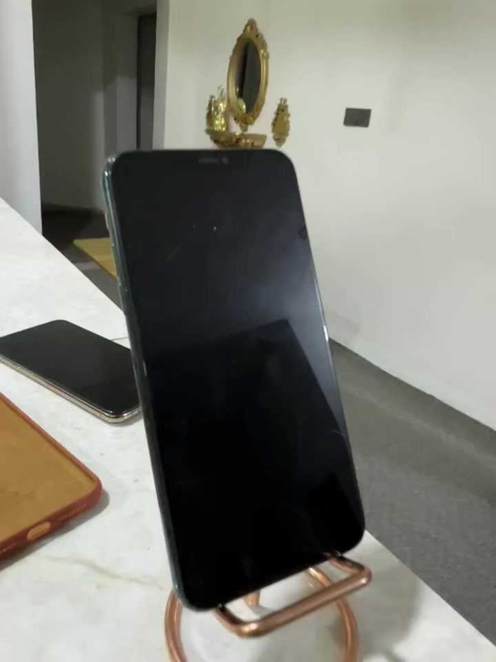 السلام عليكم أيفون ١١ برو ماكس كلة فول بس بطارية مبدل ١٠٠ اصلية ضمان الجهاز ذ٦٤ كلة نضيف ضهرة يتبدل ب٨الاف مراوس أو بيع تعال خاص أو واتساب ***********
