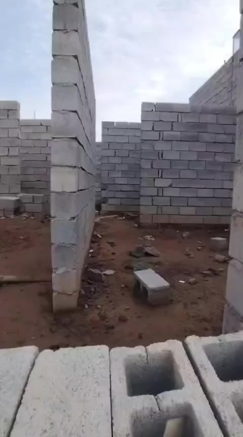 السلام عليكم  عندي هيكل للبيع حي شمر مساحتة 130 واجهة8 ونزال13 اتصل ‏‏‪***********‬‏
