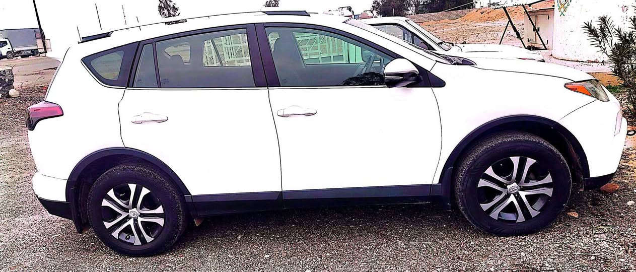 تيوتا راف 4 موديل 2016 امريكي سيارة بيها قطعتين ضرر جاملغ وبونيد تبديل محرك وكير شرط جاهزه نظيفه رقم سليمانيه جديد باسمي ل28تحويل ثاني يوم السعر 163 وبيها مجال قليل رقم الهاتف *********** ويرهم مراوس حسب القناعة
