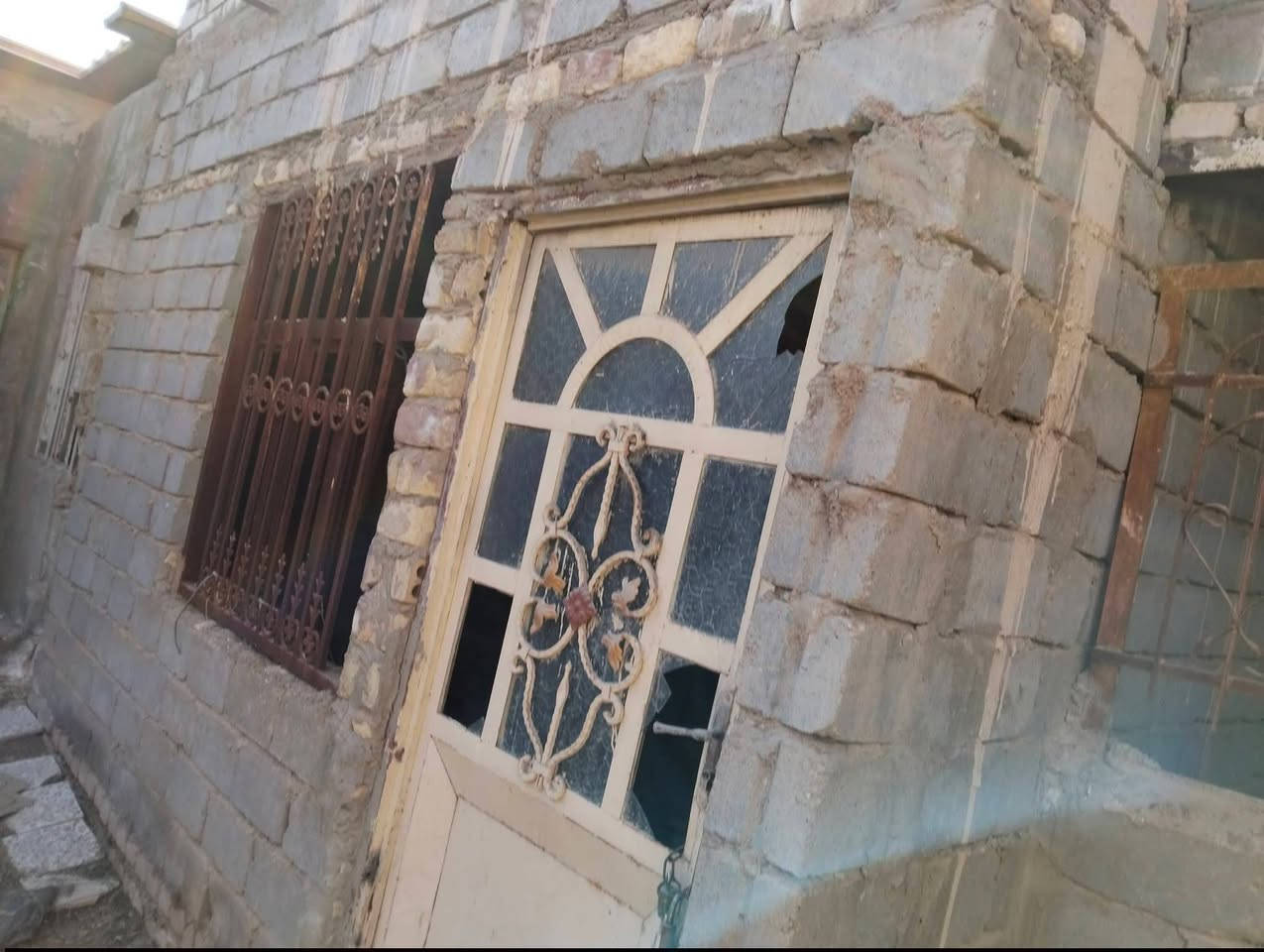 للبيع  هيكل غرفه ومطبخ
المساحه 110 متر 

زراعي مشمول بالتطويب ضمن قرار 320 

زراعي ميسان شارع زوار  خلف مجمع جوهرت العرب
 
طريق الزوار عمود 39لاستفسا ***********
السعر مناسب
