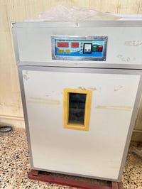 فقاسة • ٣٥٠ بيضة • للبيع
