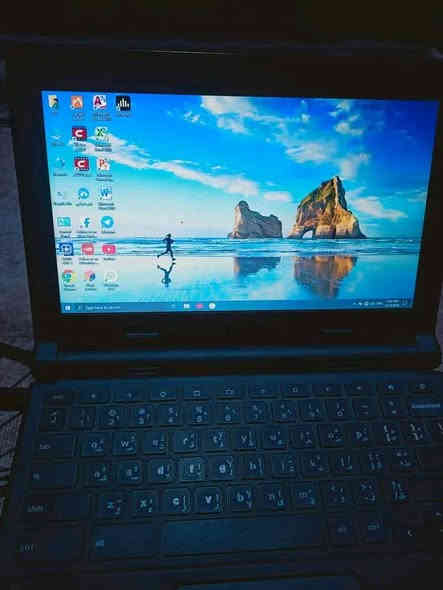 السلام عليكم لبتوب للبيع (نوع اكروم دل) نضام وندوز 10 {حجم شاشه 12} شحن يطول 5ساعات  منصم علي برامج دراسه (يوتيوب فيس وتساب تلي)
---سعره 75الف---م نعماينه شارع 60(***********)
