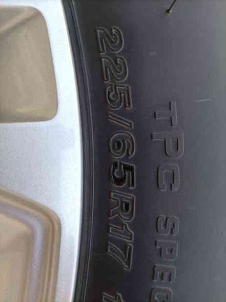 متوفر تايرات تيران
مال فول 
حجم 17////
65/225
تايرات جديده  امريكيه 
تخم تاير ويل

السعر 400 دولار
الاستفسارات ***********
