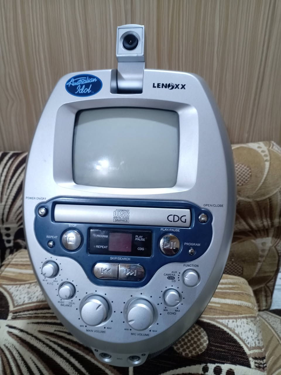 جهاز يحتوي على شاشة 5 بوصة أسود وأبيض وكامرة وسيدي ومكبر صوت وأواكس

الجهاز يعمل به فقط مكبر الصوت والأواكس والباقي فيهن عطل

الجهاز غير داخل تصليح نهائيا
أبيعه على وضعه

السعر 40 ألف
يوجد توصيل


**إذا كنت صاحب هذا الإعلان وتريد حذفه لأي سبب، رجاءا أرسل رسالة إلى الدعم الفني**