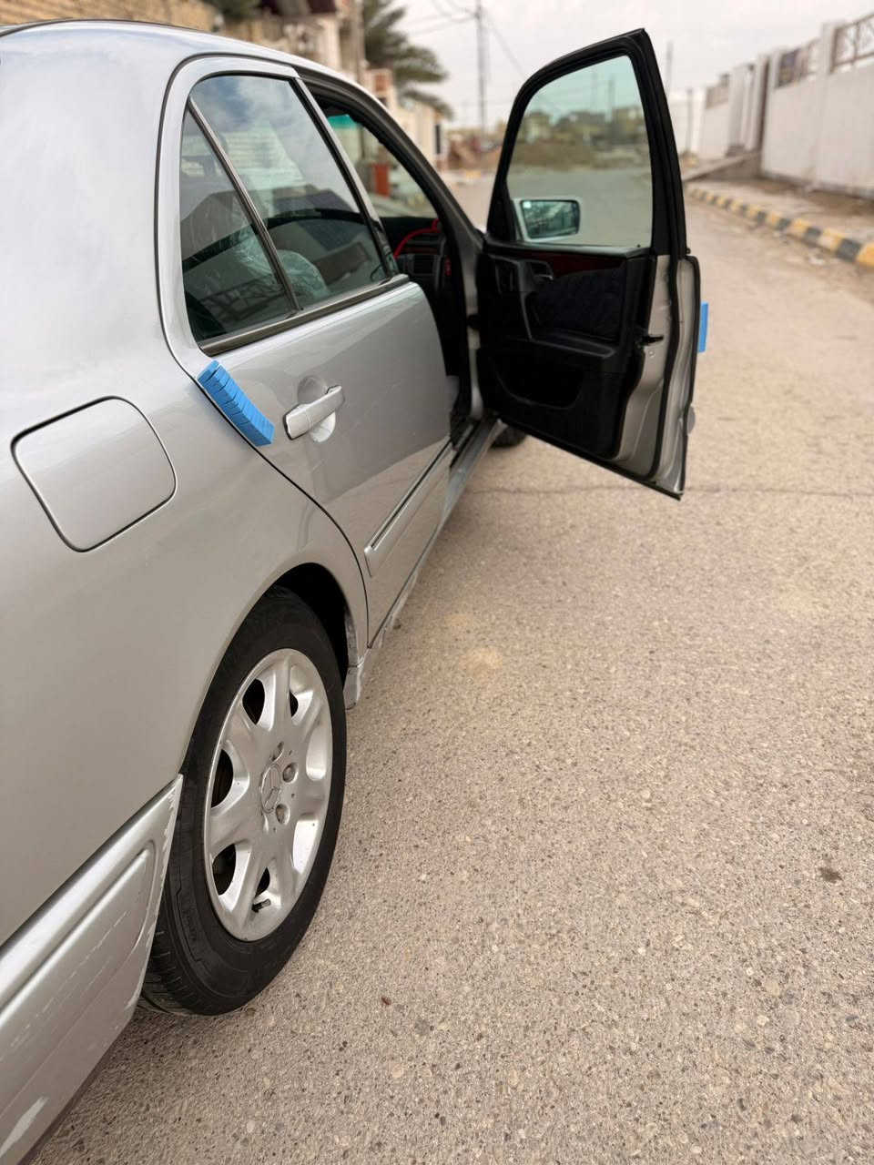 للبيع مرسيدس ام عيون موديل 97 مواصفات فول واحد علئ واحد رقم بغداد هزه وفحص جديد مسمنه مكفوله من الحادث صبغ عام جماليه مكانهه واسط الكوت السعر 105 محرك 6 سلندر مو عنكبوت المرغوب  ***********.  ***********
