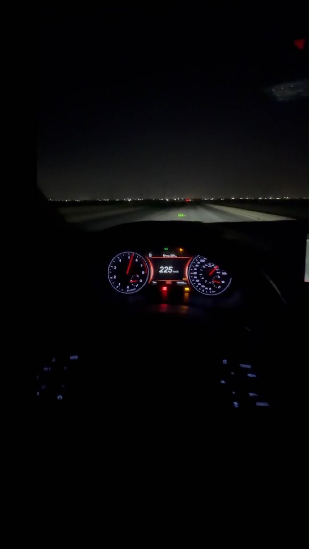 بيع او مراوس حسب القناعة

جينيسسز G70 2020

مواصفات جينيسس G70 موديل 2020 - محرك 2.0 تيربو (الفئة

سبورت برستيج

Genesis G70 2020 :الموديل •

• المحرك: 2.0 لتر تيربو (4 سلندر)

• القوة: 252 حصان

• العزم: 353 نيوتن.م

• ناقل الحركة: أوتوماتيك 8 سرعات

• نظام الدفع: تو ويل

Eco / Comfort / Sport / Smart :أوضاع القيادة •

• مثبت سرعة

• حساسات أمامية وخلفية

• كاميرا خلفية

• بصمة

Android Auto و Apple CarPlay إنش تدعم 8 شاشة وسطية •

• بلوتوث وUSB

• مقاعد جلد مع تحكم كهربائي للمقاعد الأمامية

• تدفئة للمقاعد الأمامية

• تحكم أوتوماتيكي بالمكيف (ثنائي المناطق)

Auto Hold مع (EPB) فرامل إلكترونية •

• نظام 



ماشيه ١٤٠،٠٠٠ كيلو 

حادثها جاملغ وبنيد من امريكا 

بالعراق صار بيها صبغ بلبيبان ولجاملغ لخلفي 

رقم بغداد.  تحويل 

158$ وبيها مجال

***********

— في ‏‏البصرة‏‏.