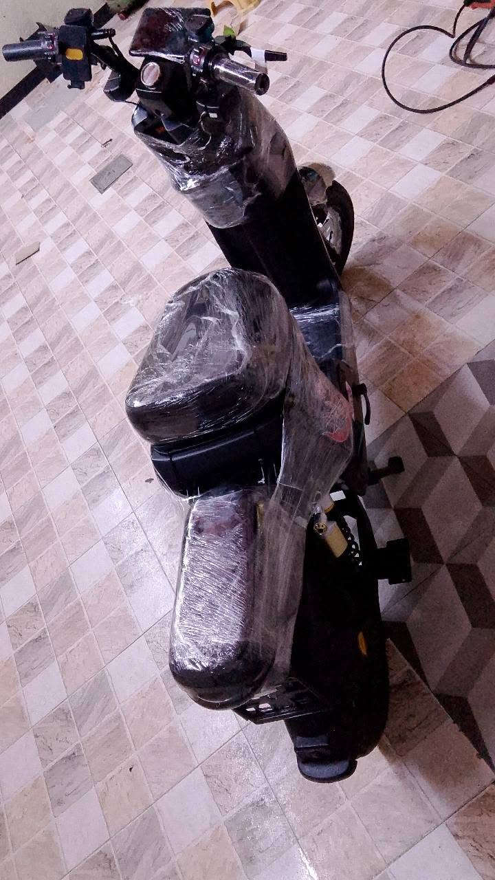 دراجه R9 كلشي ما مبدل بيها جديده تايرات شاشه لايت نشرات كلشي بيها اصلي ما مبدل
دراجه شحن جديده وتجي تشوف بعيونك 
البصره / ابو خصيب/ حي العسكري طريق صحراء 
*********** واتساب فقط

