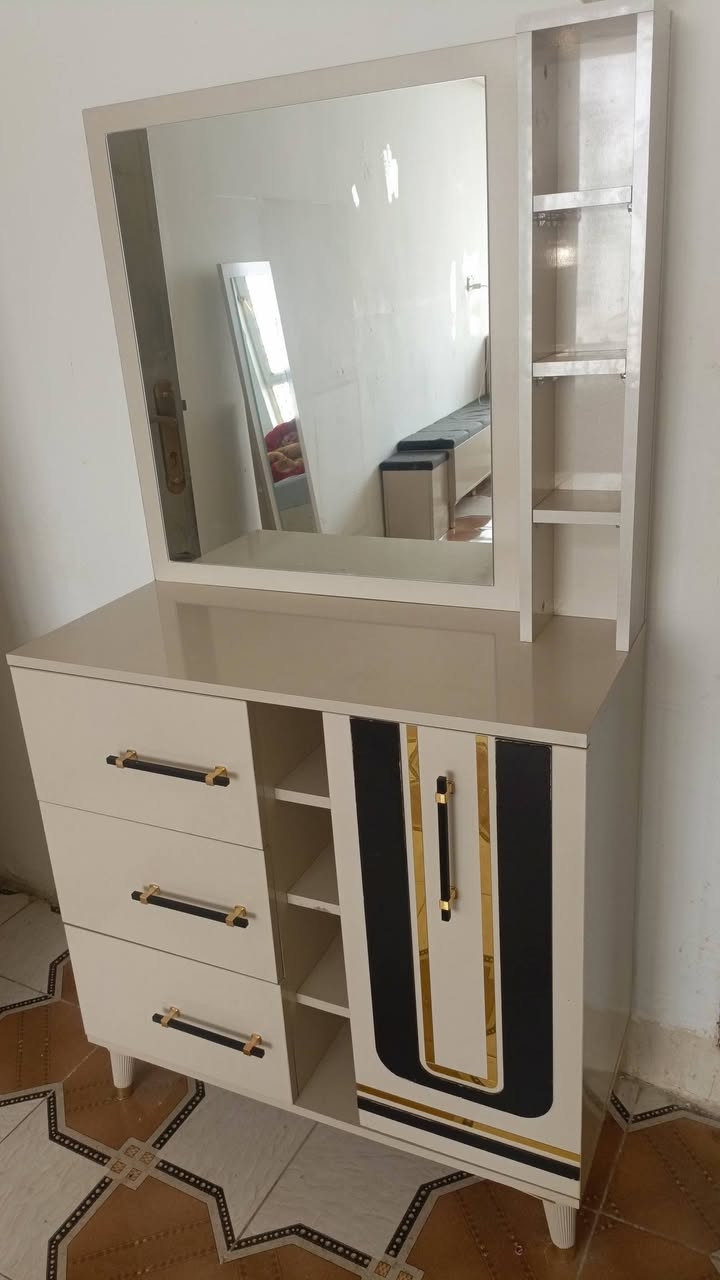 غرفه تركيا 10 قطع البيع قليل ستخدام  سعر 700 وبيه مجال تصال ***********
