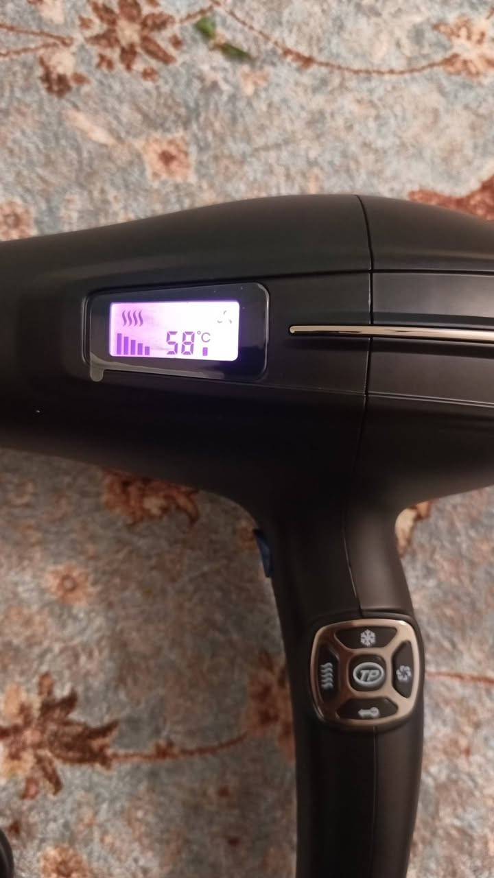سشوار موديكس 2200W شاشة ديجيتال - جديد بالكارتون

100,000 د.ع 

سعرة بالوكاله 145

للبنات للبيع سشوار موديكس الاصلي 2200 واط 
- شاشة ديجيتال تبين الحرارة والسرعة 
- 3 سرعات + 3 حرارات لحد 105 درجة
- مستشعر TP ذكي يحمي الشعر من الحرق
- واير 3 متر + فوهتين
- جديد 100% ما مستخدم ابد. بس نفتح للتجربة 
- بالكارتون ماله
البصرة 
***********
