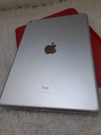 ايباد ٩ ذ٦٤  بطاريه ٩٠  نضيف بدون ملحقات فقط حافضه دفتريه  للبيع 190  ...