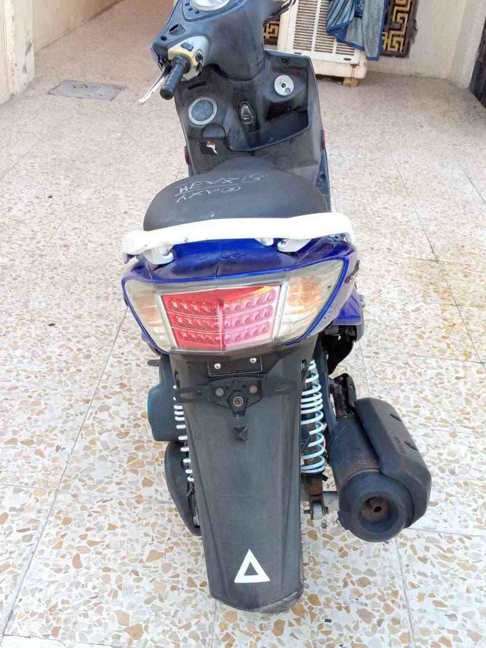 سلام عليكم 
سكنز كوري 
نوزل خطين طلاعات
لونين ويالة بيض بلادي 
الدراجه نضيف 
مكفولة كفر او مكينه
شلعة تخبل 
بانزين كلة محسن 
منضومة زنون 
وراق مكاتبة او منفيس 
مكاني بغداد الزعفرانية 
***********
