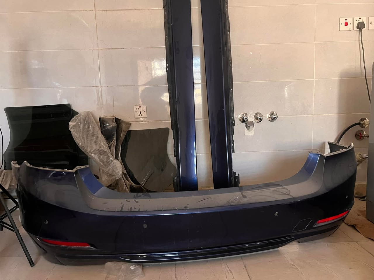 السلام عليكم 
شباك F30 بلادي 
دوس جانبيه F30 بلادي 
دعاميه خلفيه F30 

قيم واخذ بسعر معقول


**إذا كنت صاحب هذا الإعلان وتريد حذفه لأي سبب، رجاءا أرسل رسالة إلى الدعم الفني**