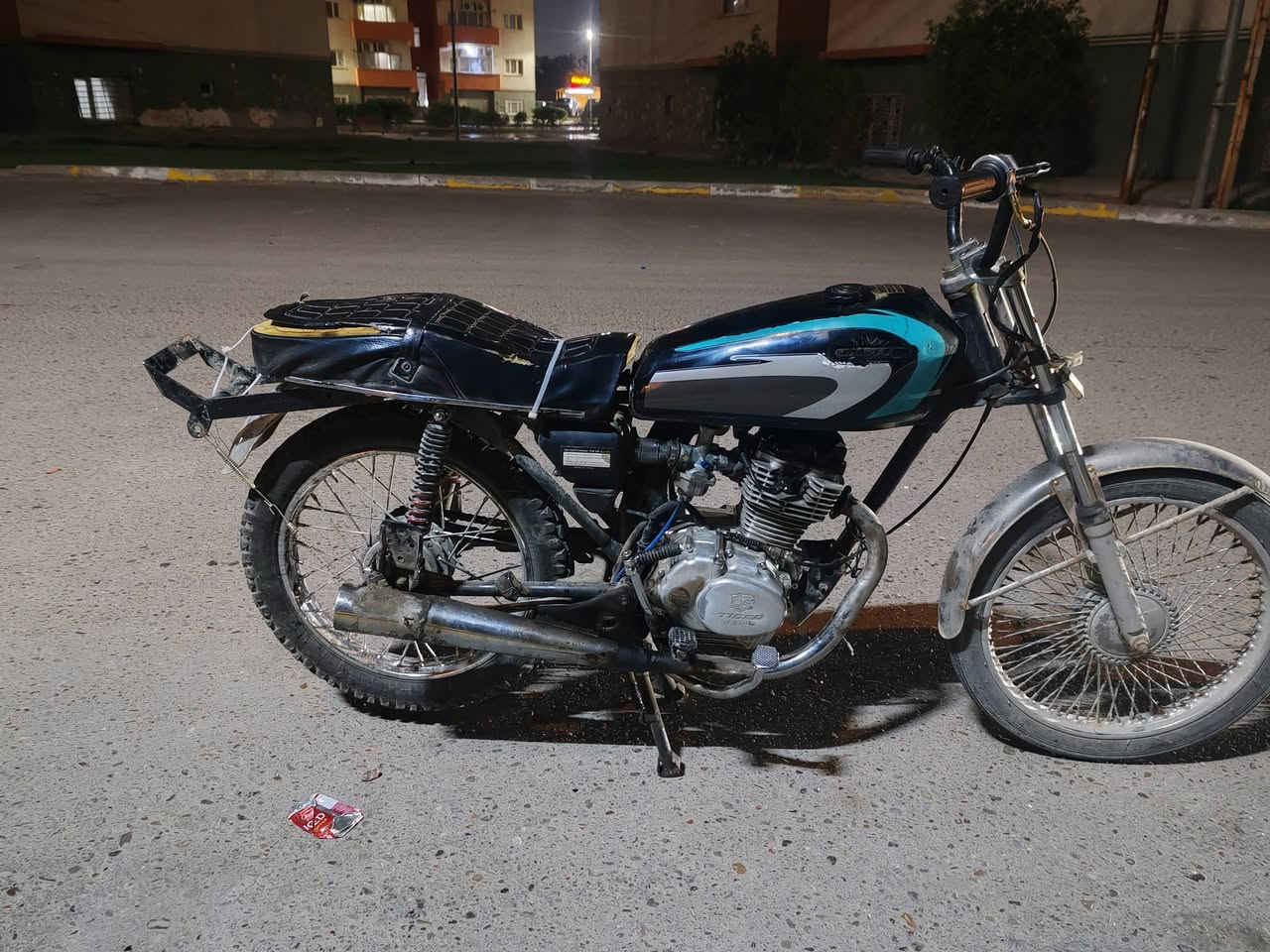 سلام عليكم ايراني تايكر 4 كير للبيع دراجة نظيفة شلعة ومعدل يخبلن بس الجبنه مال كير يرادلها تبديل بيها ظفيره نقصها باتري ولفات جدد اليوم سويتهن يرادلها شوي ترتيبات السعر 400 وبي مجال حك جيه العنوان الدوره رقمي *********** موجود بس خط
