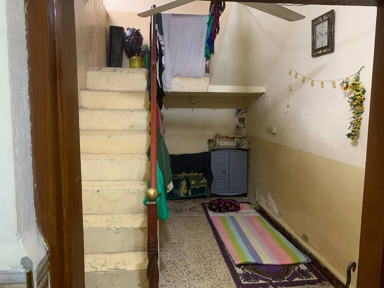 سلام عليكم ورحمة الله وبركاتة بيت البيع مساحه 200متر قرب جامع اسما الله الحسنى الكاطون السعر خابر ودلل الرقم ***********
