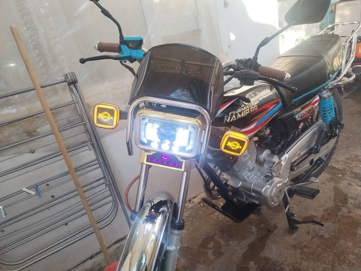 السلام و علیکم 
ماتۆڕ هۆنزدا وەجبەی یەک مەکینە 200 cc 
تەنها 336 کیلۆمەتر ڕۆیشتوە 
کامل کارەبایی ئیش دەکات و دوو سویچ و سێ کۆنتڕۆڵی شەریکەی لەگەڵە وەکو سفر وایە و ساڵۆنسای mkz بۆ بەستراوە 
مەنەفێسی لەگەڵە داوای 700000 و معامەلەی لێ دەکەین  کێ موشتەری بوو لەخزمەتداتیداین *********** السليمانية, العراق
