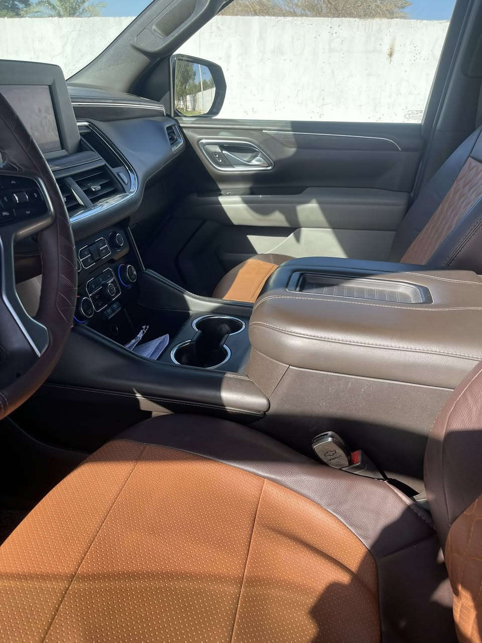 من رخصة الادمن البيع سياره تاهو خليجي 2023 ماشيه 76 الف كيلو بسمي سياره كفاله عامه فقط شبر بارد بالجاملغ الايمن سعر ٤ شداد وخمسه وخمسين ورقه  مكان سياره بغداد حي العامل  رقم ***********
