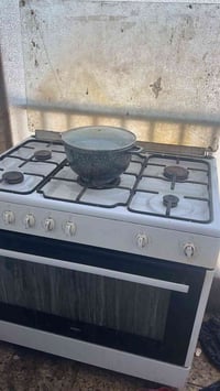 طباخ نظيف شغال للبيع 07713030121