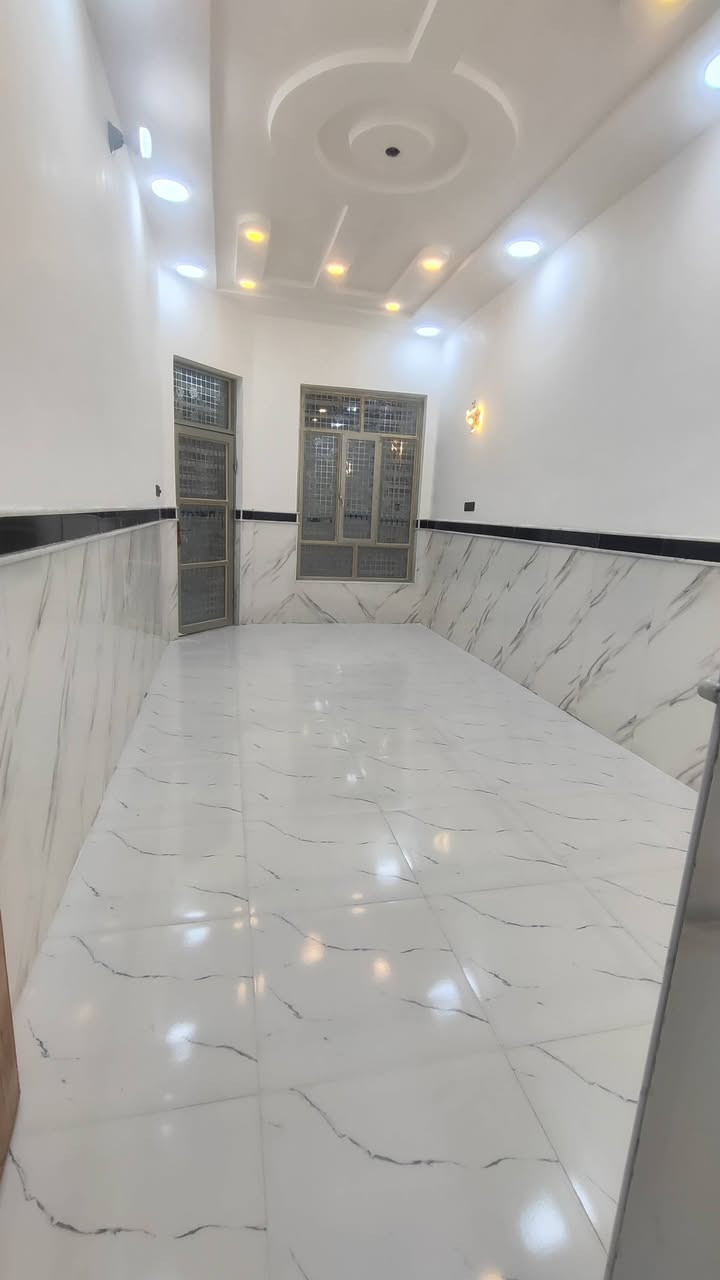 دار للبيع المساحه 120 متر بناء درجه اولى وحديث حي مغريه قرب السوق رقم الهاتف ***********
