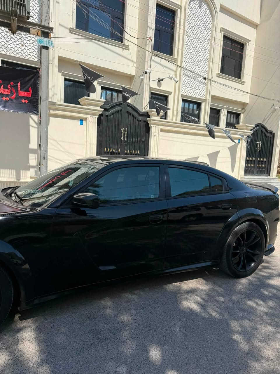 السلام عليكم
جارجر 2016 sxt
محدثة وايد بدي 
حجم المحرك V6   3.6L
داخل سستم كامل  كاربون ڤايبر
دوشمة جديده لون ازرق 
لدات اماميه متغير عدسة شيطانيه
حداديه 100‎%‎
الحادث مثل ما محدد بسونار  3 قطع بدون ايبركات وشواصي البجم كبس 
رقم بغداد باسمي 
عنوان بصره 
السعر 175
للاستفسار ***********
