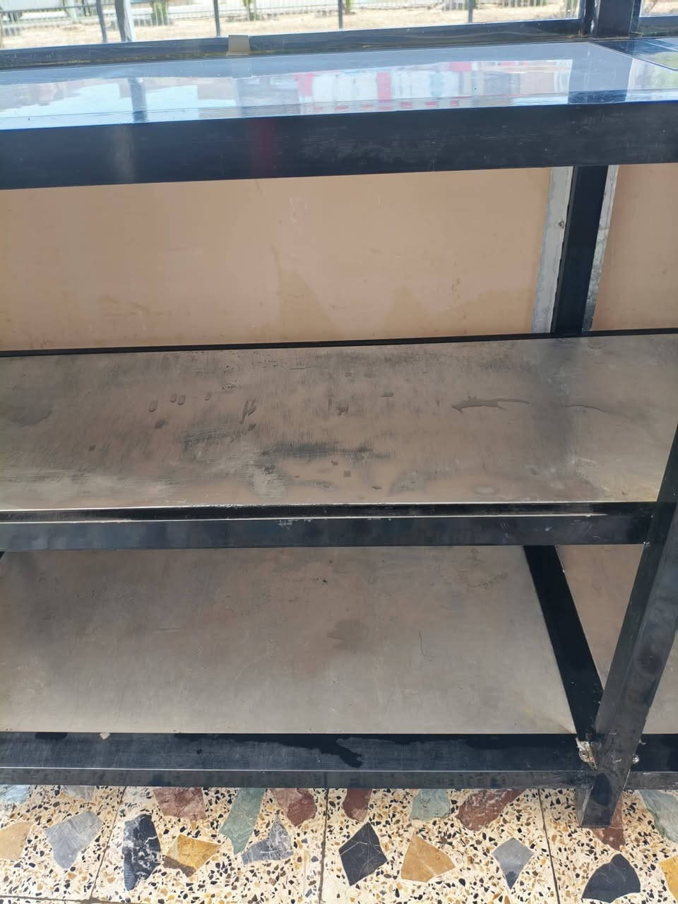 هذا الميز مال فلافل  بعده كلش جديد   السعر ٣٥٠ وبي مجال  المكان ابو رمانه


**إذا كنت صاحب هذا الإعلان وتريد حذفه لأي سبب، رجاءا أرسل رسالة إلى الدعم الفني**