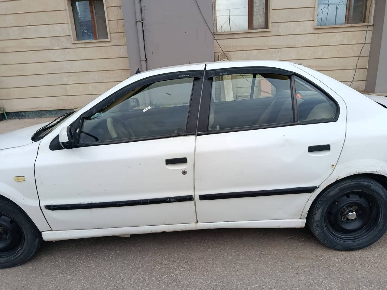 السلام عليكم 
سمند موديل 2010 
سيارة كامله ما بيها نقص 
شكلها مثل ما موضح بالصور
مكينة جديدة لا تنقص ولا تبخر
حداديه كامله
كهربائيات شغالة
تبريد شغال 
كير شغال
السعر 35 وبيها مجال
سيارة مال جناي حلوة ونضيفة 
 رقم قادسيه مشروع وطني 
ما بيها لا غرامات ولا شي ثاني 
مكان صاحب السنويه  بالمسيب شوكت متريد تداور يجيك 
***********
***********
