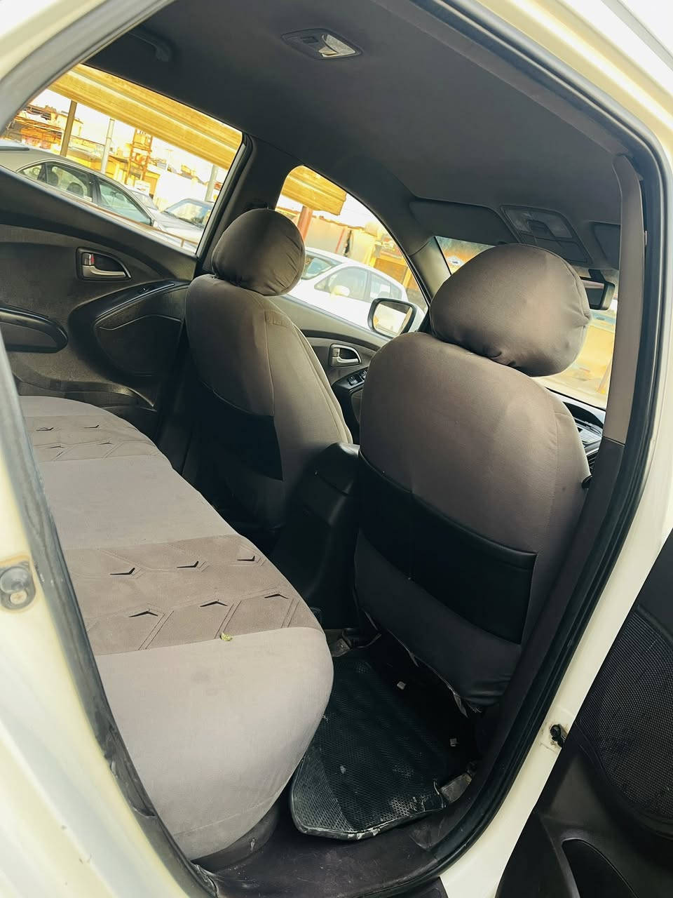 تكسون 2010
هزه ورقم وسنويه جديده بأسمي تحويل ثاني يوم
السياره كلش حلوه وماناقصها برغي 
رقم دهوك جديد 
تحكمات ستيرن تبريد تدفئه الكهربائيات كلها شغاله
كير محرك شرط وشرط الفحص 
بيها بابين وجاملخ الخلفي وشويه الصندوق 
شرط بدون دواخل 
سعرها 110 بيها مجال بسيط
***********
