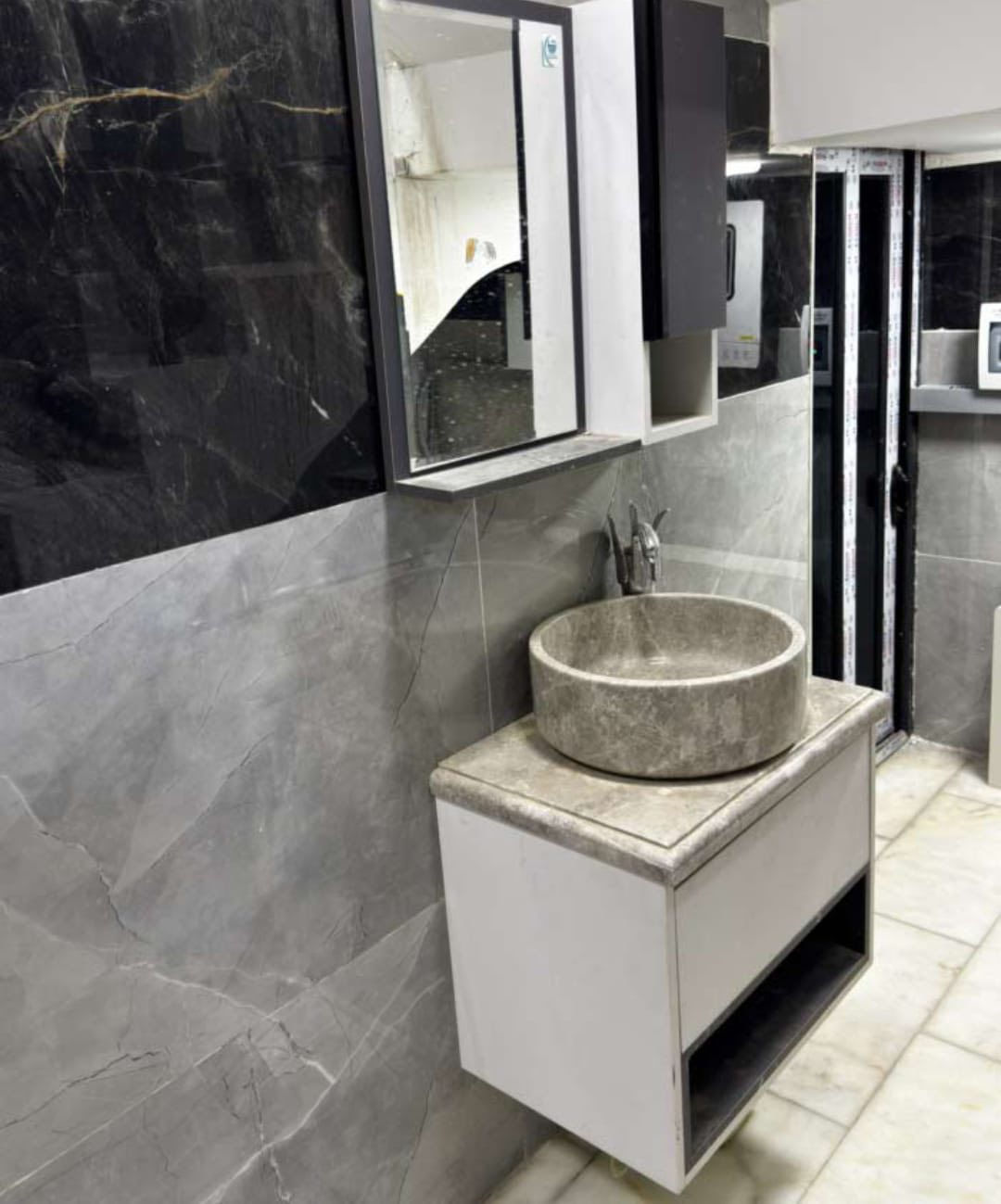 بيت للايجار موثث حي العدل ديلوكس 
للاستفسار 
***********
مكتب الزيتون
