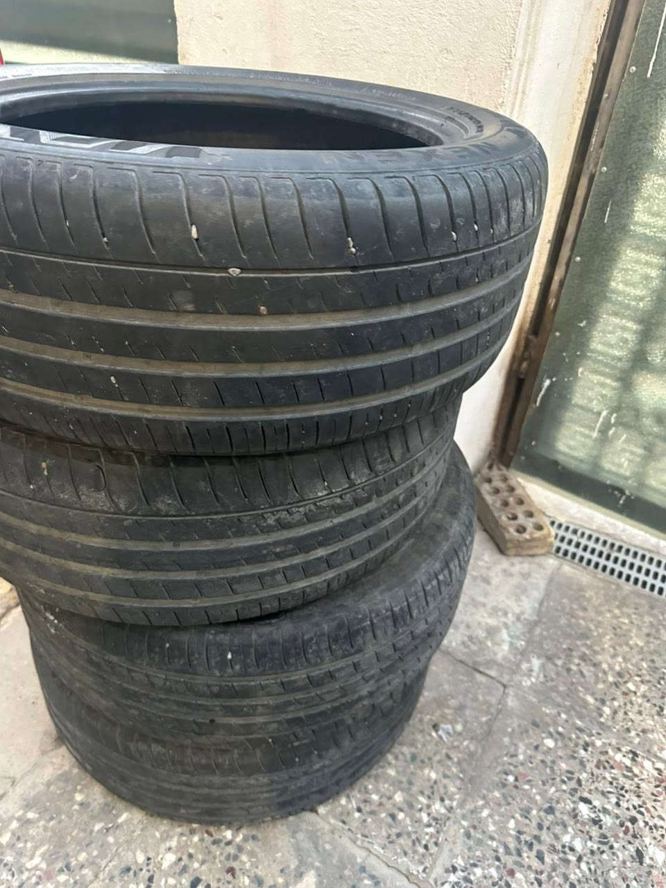 سلام عليكم
مستعمل تايرات سبورتج قياس 235/50 R19
قيم وأخذ مستعمل بس شرط ولا واحد طاك سيم 
بغداد حي التراث 
***********
