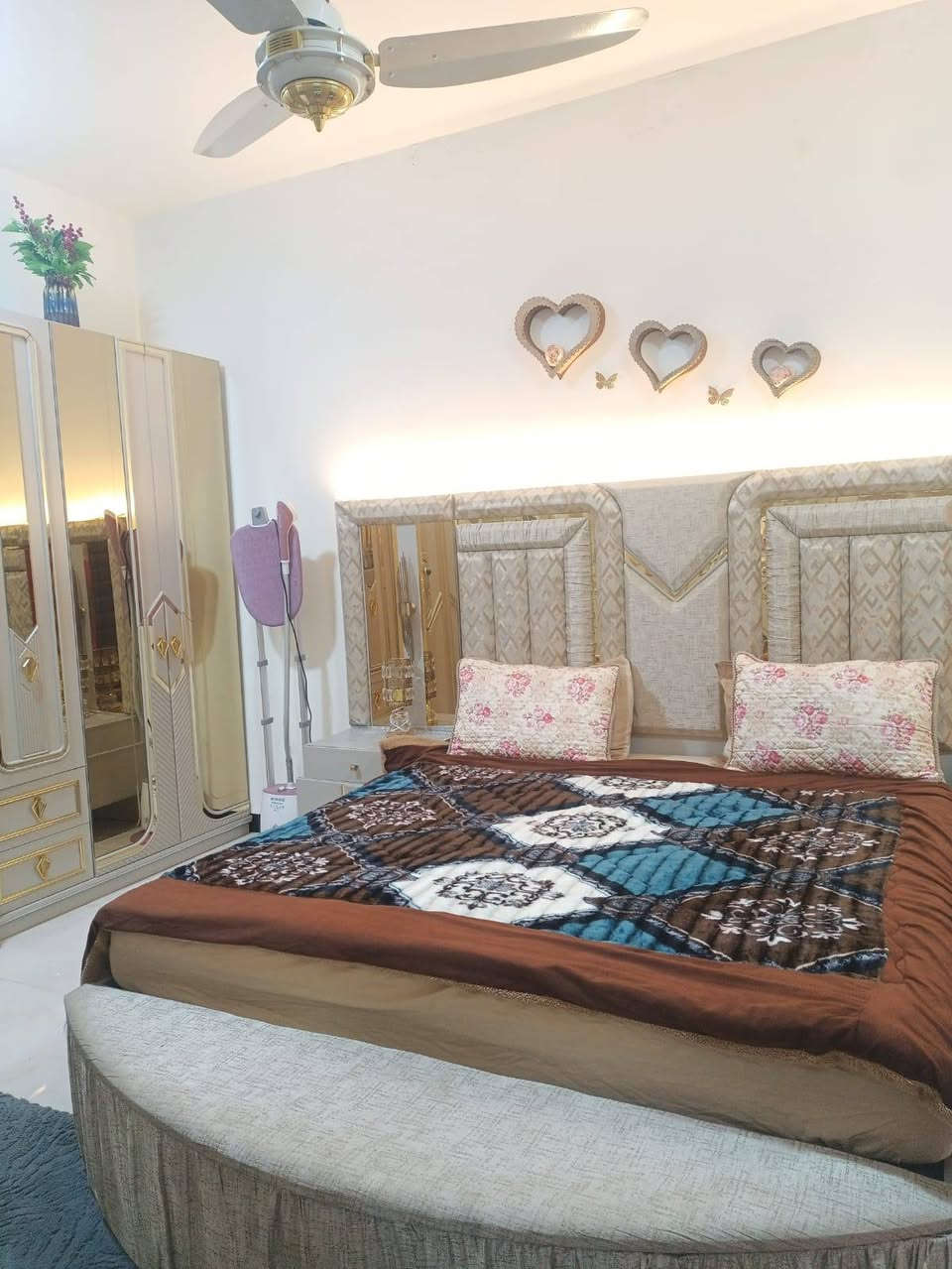 غرفه اخشاب للبيع تتكون من 11 قطعه,,]***********
