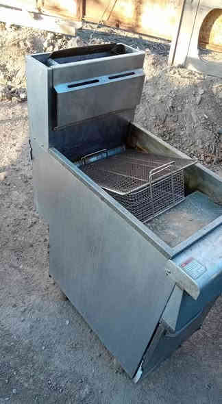 غراض مطعم مستعمله دكتات مع المفرغات شويات هنبركر عدد ٢ مع مقلاي مع ميوزه للبيع للاستفسار الاتصال ***********
