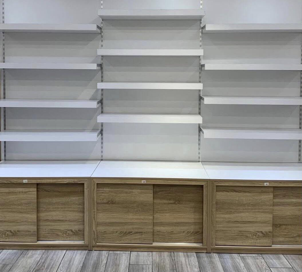 رفوف ولوكرات خشب للبيع 
72 رف مع 18 لوكر 
بغداد واتساب ***********
