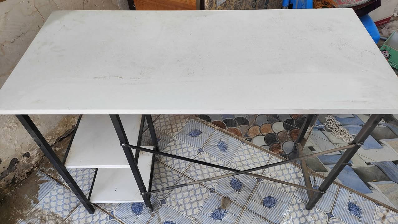 السلام عليكم
رفوف محل وسقف ثانوي كاملة للبيع 
للإستفسار : 
واتساب 
***********
