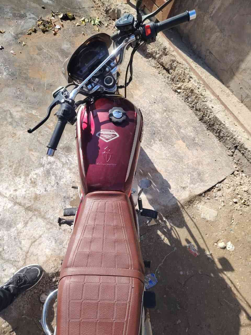 السلام عليكم
دراجة ايرانية سيفان 5 كير موديل 24 للبيع دراجة نظيفة ومكينته مامفتوحة ومابيه لا نضوح ولاتبخير  وياها بصمتين والتاير الخلفي مبدل جديد هندي مكاني المحمودية 
*********** واتساب
