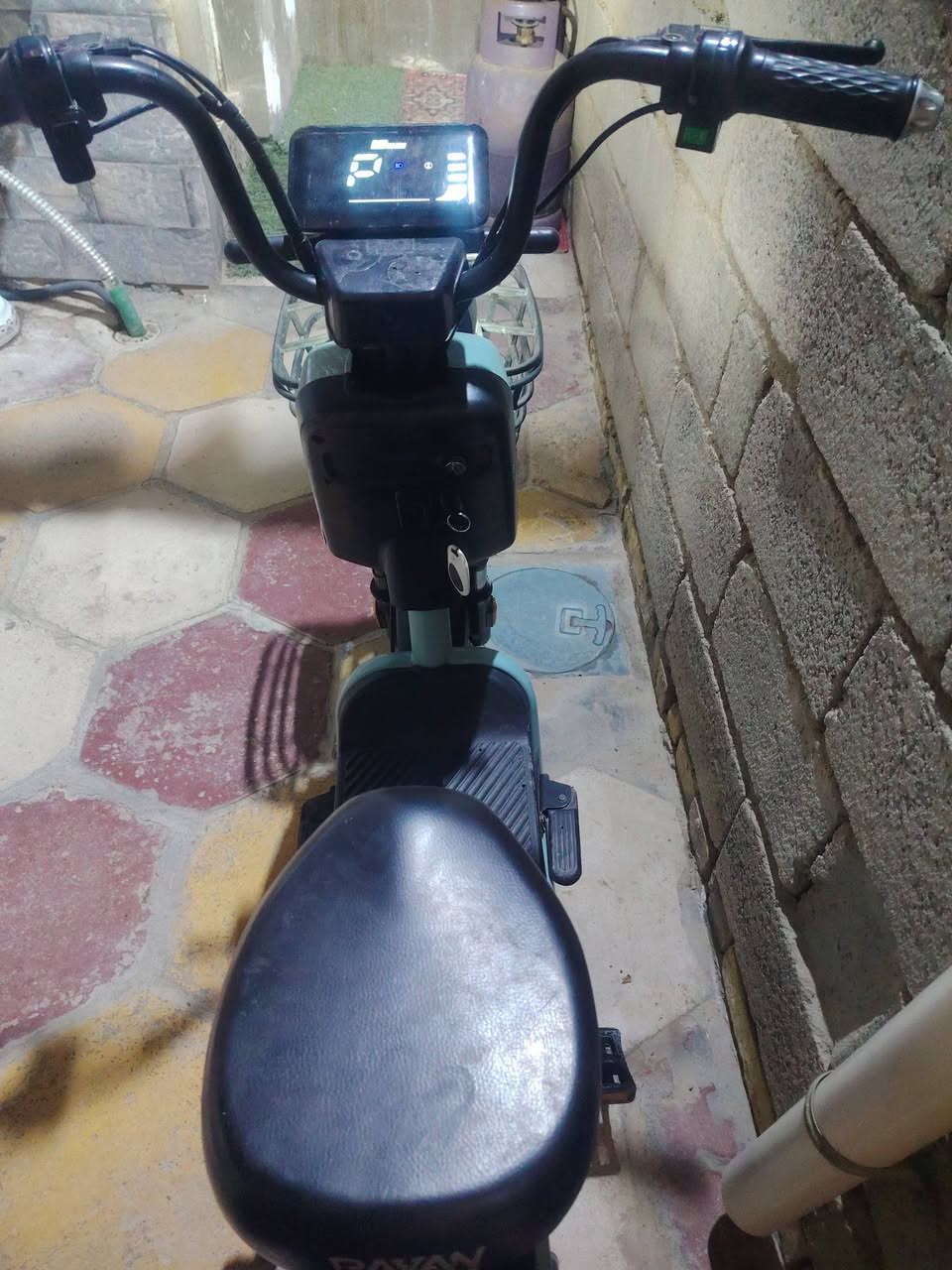 دراجه شحن R9 للبيع نظيفه جدا جدا
الحجم 14 شركة الريان 
السعر مراسلة الصفحه او الاتصال ع الرقم 👇
***********
