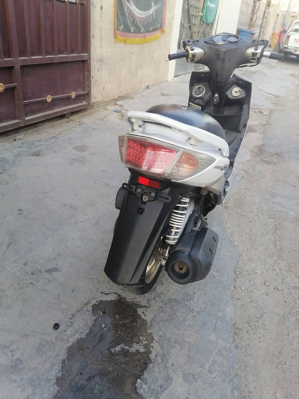 السلام عليكم سكنس فحل خطين دراجه رمبه جديده نقص دبلات خلفيه بيهن طسه وخرز كلج فقط السعر ٩٠٠ وبيها مجال قليل حق جيه *********** بغداد مدينه الصدر الاورافلي
